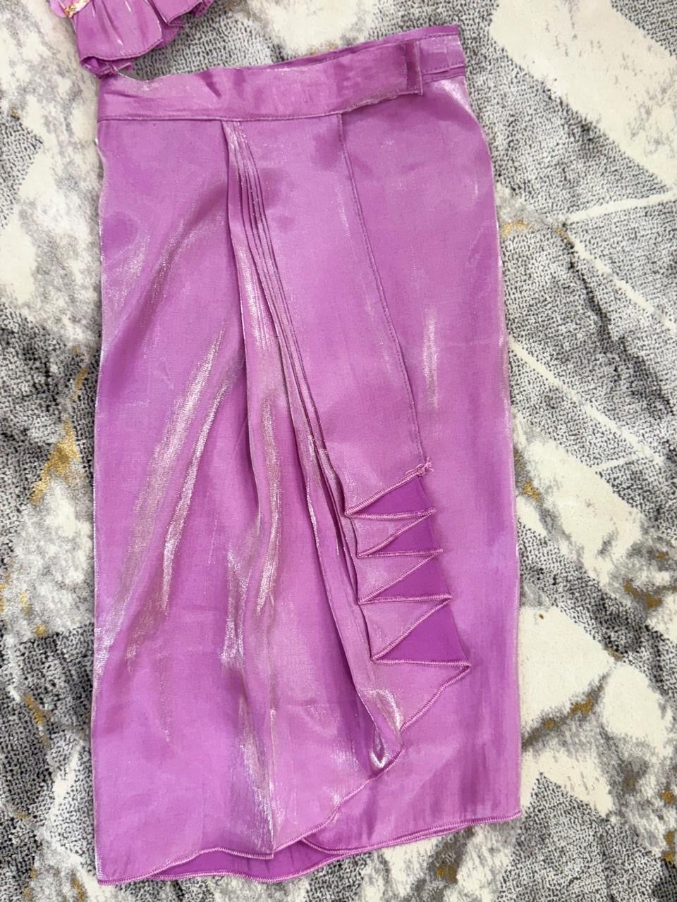 Outfit in shades of pink and purple