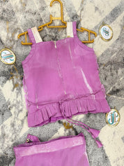 Outfit in shades of pink and purple