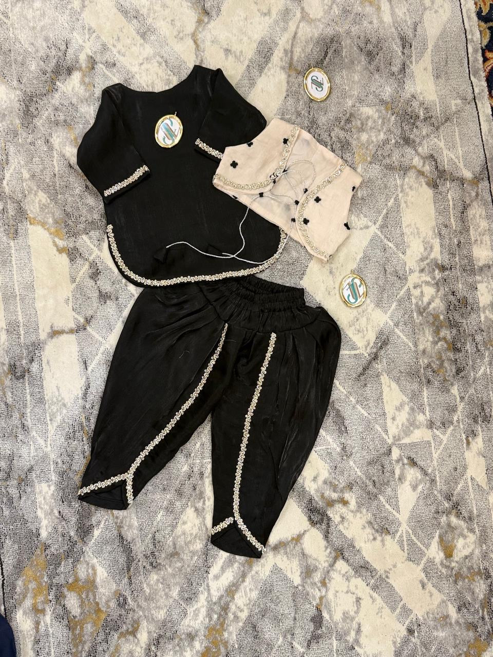 Traditional black outfit