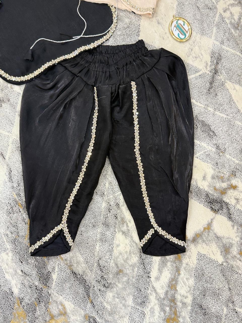 Traditional black outfit