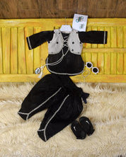 Traditional black outfit