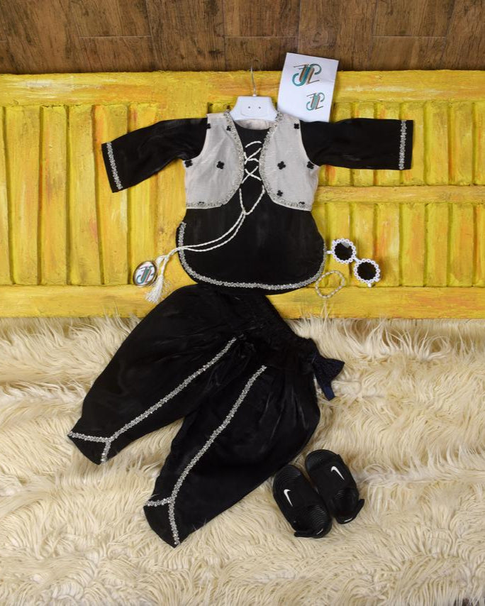 Traditional black outfit
